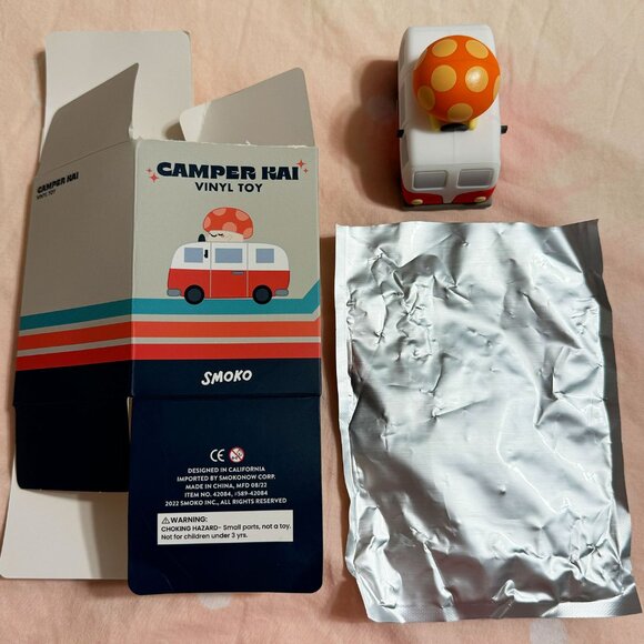 Smoko Camper Kai Vinyl Toy - Picture 3 of 9